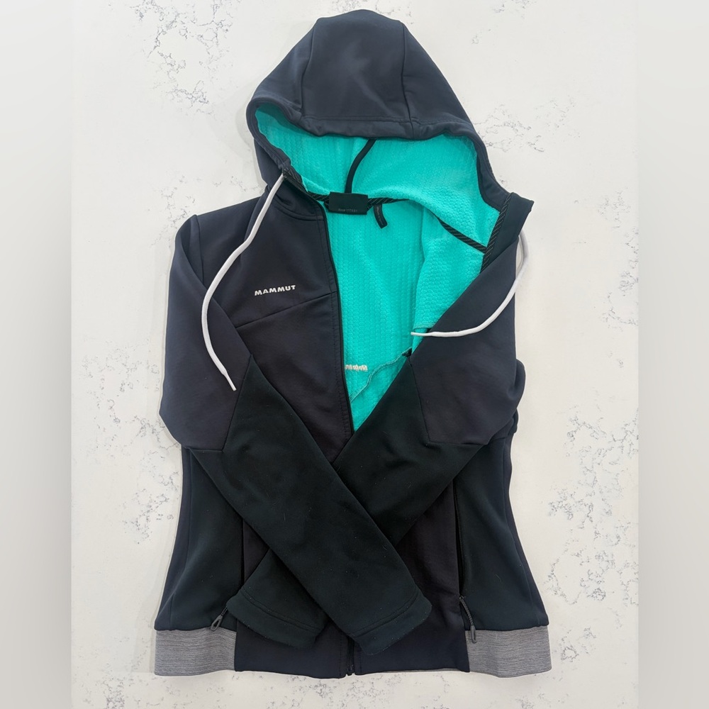 Mammut Black Jacket with Teal Interior